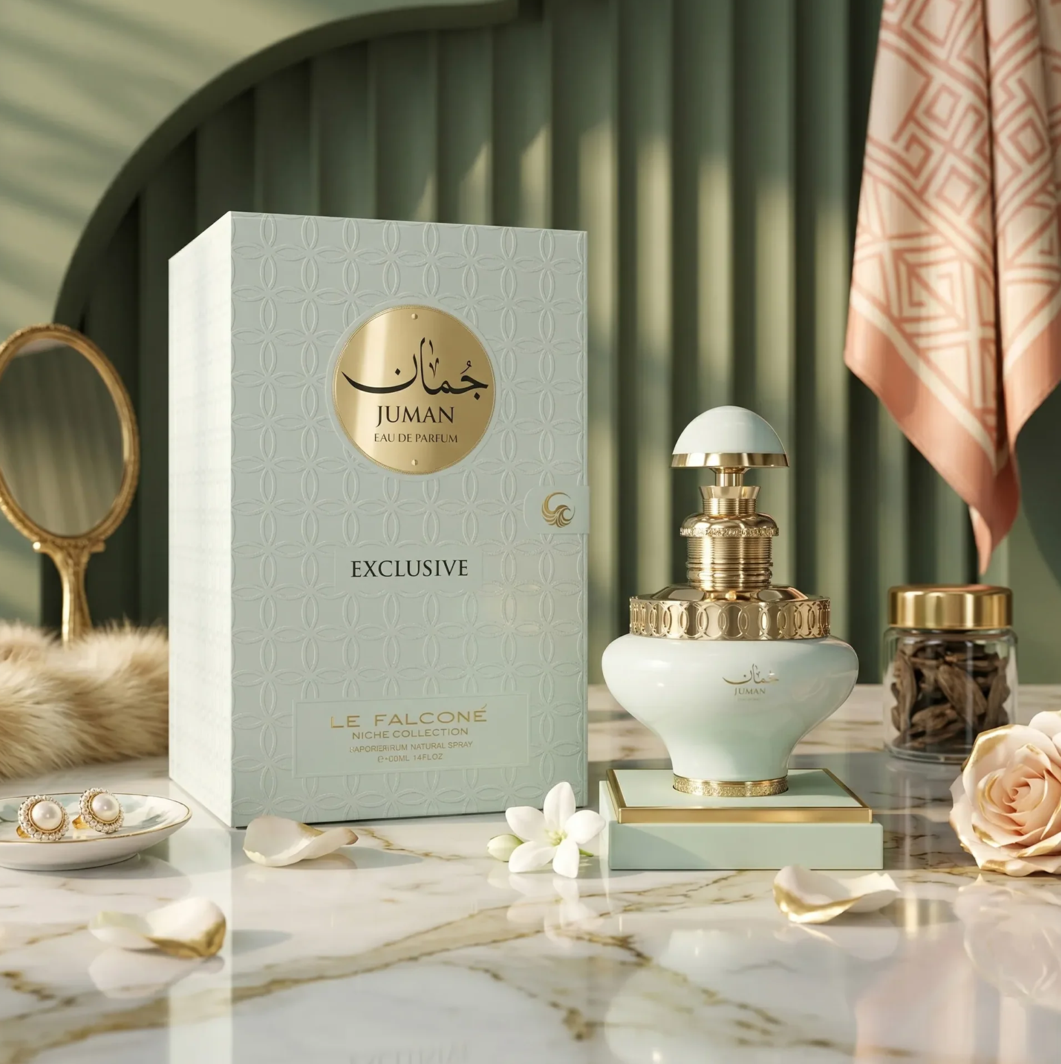 Ylellinen lifestyle-kuva Juman Exclusive 100ml -pullosta ja lahjapakkauksesta, joka on muotoiltu marmoripinnalle helmiäisten, ruusun terälehtien ja koristeellisten aksenttien kanssa.
